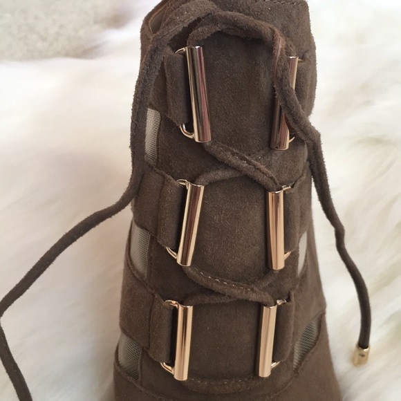 NIB ISOLA Brinly Nimbus Suede Bootie - Picture 6 of 9